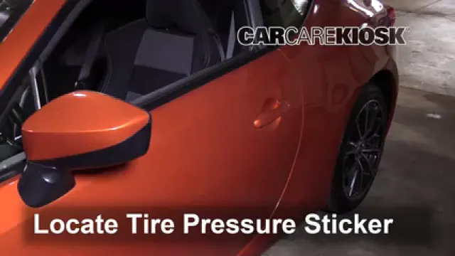2017 Toyota 86 2.0L 4 Cyl. Coupe (2 Door) Neumáticos y ruedas Controlar presión de neumáticos